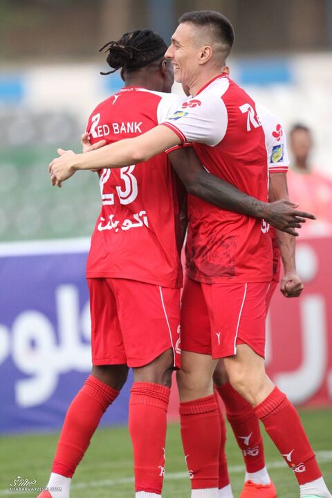 شادی گل تیوی بیفوما و ایگور سرگیف؛ پرسپولیس - صنعت نفت