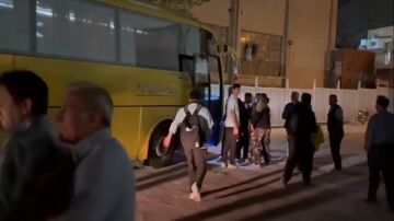 ویدیو| دویدن خدابنده‌لو برای سوار شدن به اتوبوس!