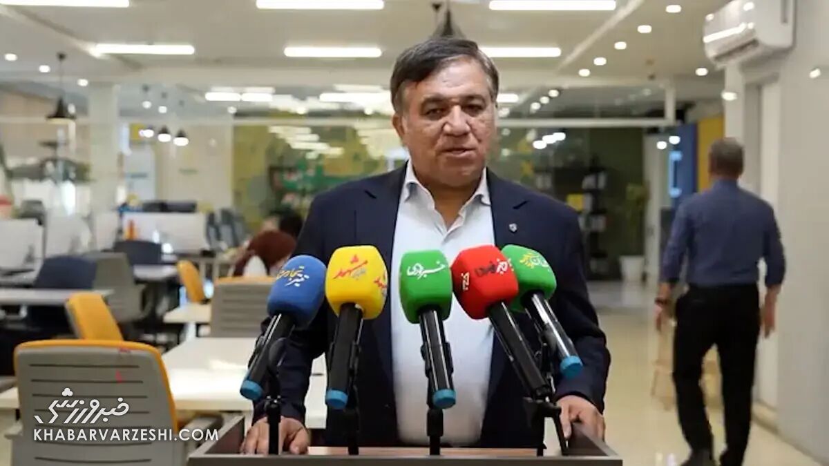 ویدیو| تاجرنیا وعده بمب نقلوانتقالاتی به استقلالیها داد؛ چند ستاره بزرگ در راهند! ویدیو| تاجرنیا وعده بمب نقلوانتقالاتی به استقلالیها داد؛ چند ستاره بزرگ در راهند!