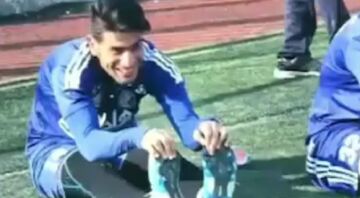 ویدیو| واکنش بازیکن پرسپولیس به انتشار عکسش با پیراهن استقلال!