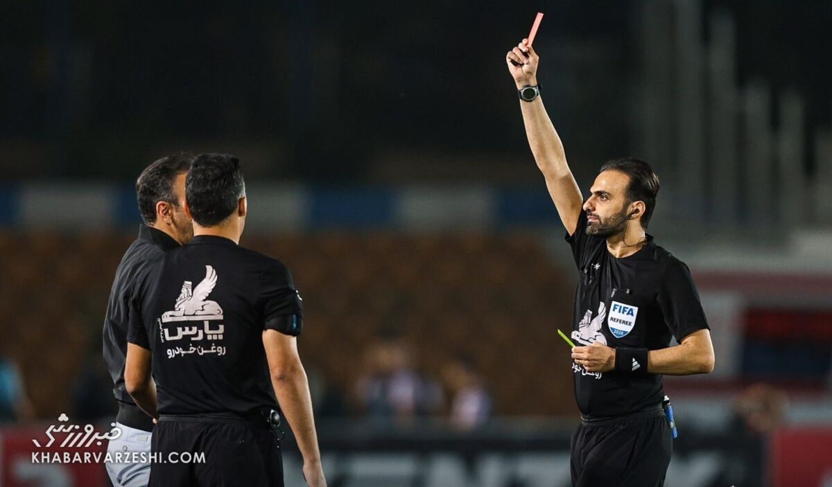 اخراج محسن خلیلی توسط امیر عرب براقی در دیدار پرسپولیس - فولاد