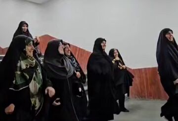 ویدیو| معاونان رئیس‌جمهور تماشاگر دربی زنان شدند