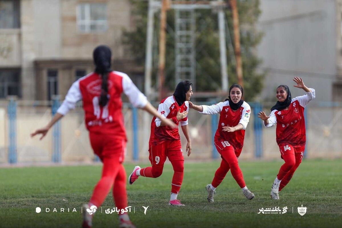 زنان پرسپولیس
