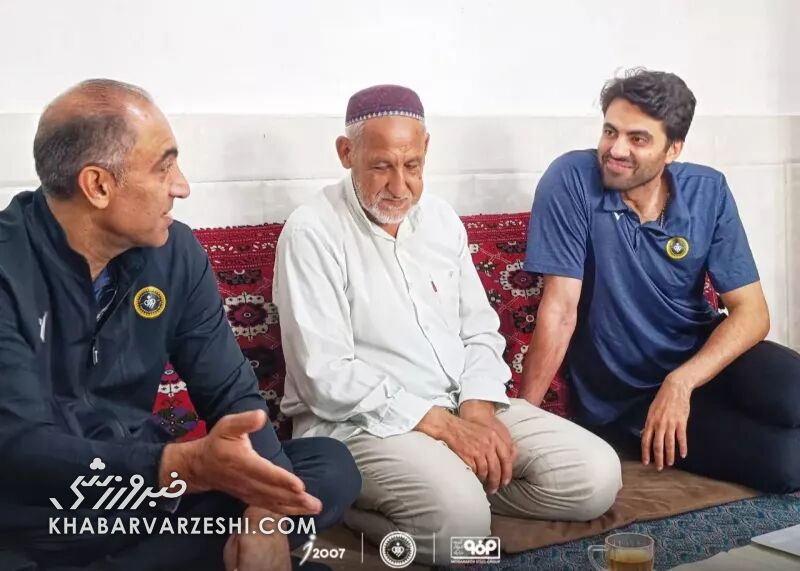 امیرغفور به یاد صابر کاظمی؛ اهدای لباس شماره ۱۹ به پدر ملی پوش فقید +عکس