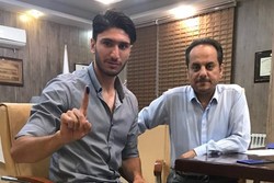 استقلال یک مينی بوس بازیکن خرید