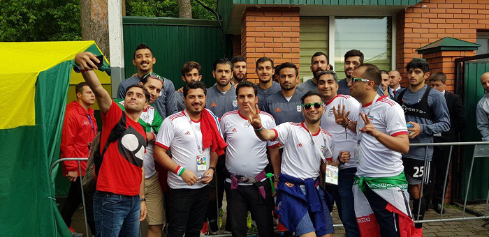 عکس یادگاری ملی‌پوشان با هواداران ایرانی