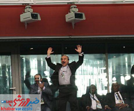 عکس| شادی فوق العاده وزیر بعد از گل ایران