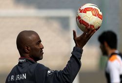 اوسیانو کروز: نیم‌نگاهی به نیمکت اسپانیا دارم!