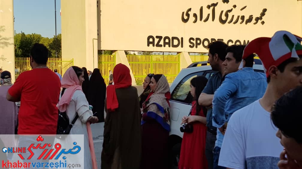 گزارش تصویری| تجمع هواداران اخراجی تیم ملی مقابل ورزشگاه آزادی