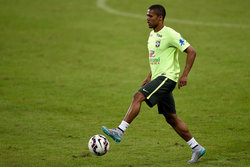 مدافع تیم ملی برزیل مصدوم شد