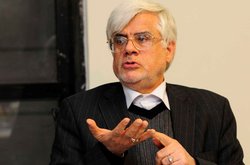 انتقاد «عارف» از عدم حضور زنان در ورزشگاه