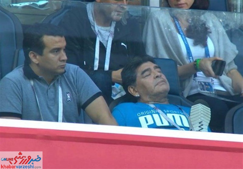 عکس| مارادونا حین تماشای دیدار آرژانتین خوابید!