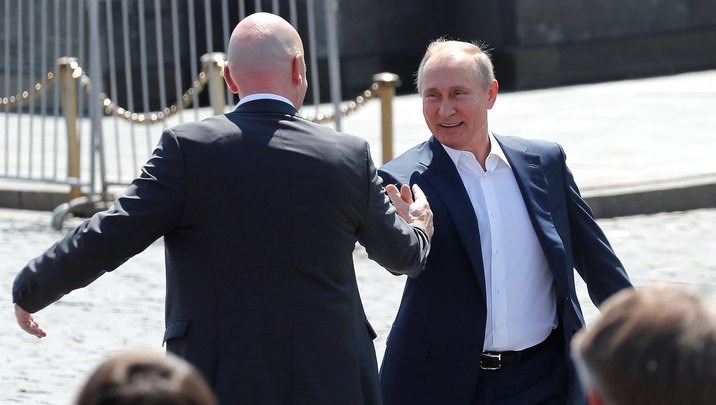 عکس| پا به توپ شدن پوتین و اینفانتینو با کت‌وشلوار