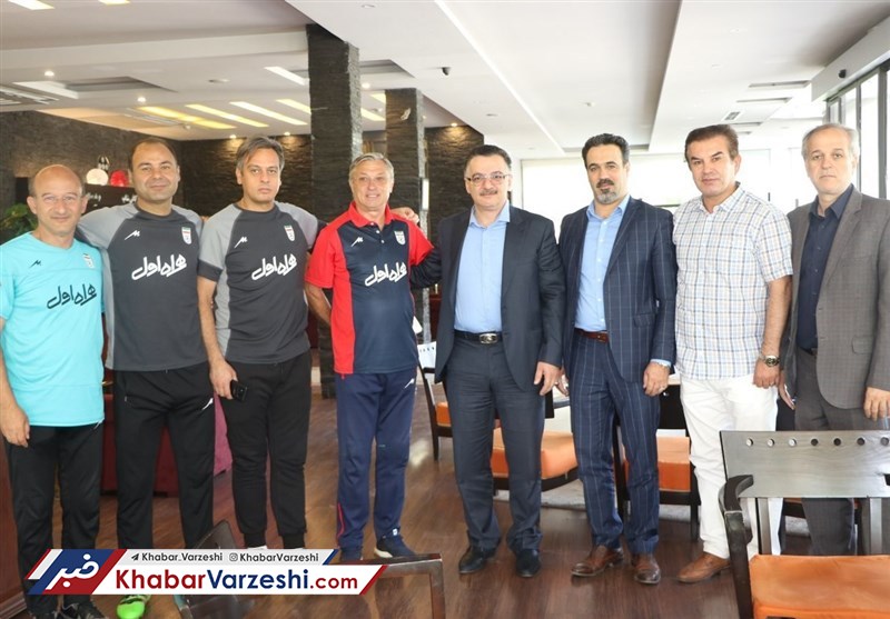 عکس| حضور مالک تراکتورسازی در اردوی تیم امید