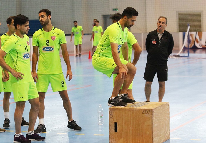 بارندگی شدید، پرسپولیس را به سالن فرستاد