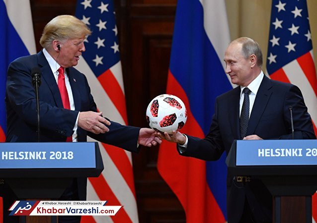 عکس| پوتین به ترامپ توپ جام جهانی هدیه داد
