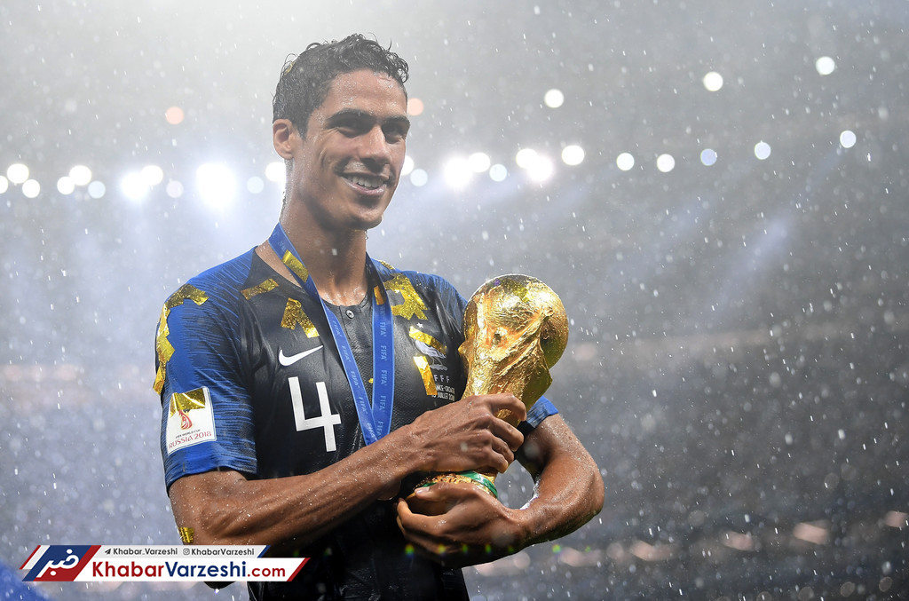 عکس| مدافع فرانسه در کنار تاریخ‌سازان