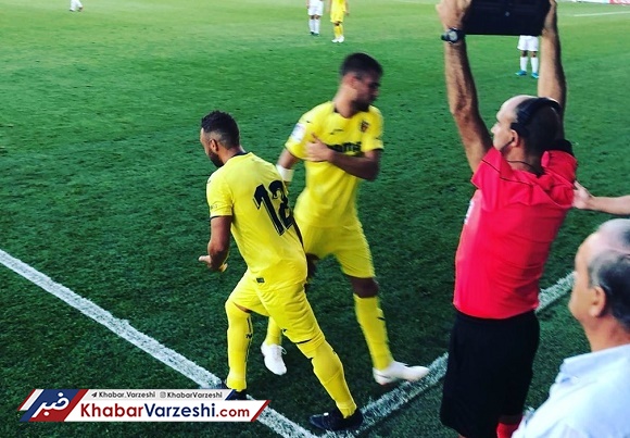 عکس| کاسورلا بعد از دو سال پا به توپ شد