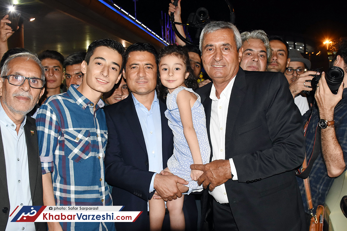 گزارش تصویری‌| استقبال پرشور از فغانی پس از بازگشت از جام جهانی