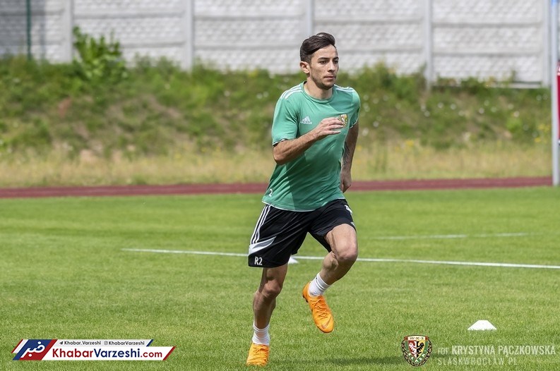 اشلانسک با فرشاد احمدزاده به صدر رفت