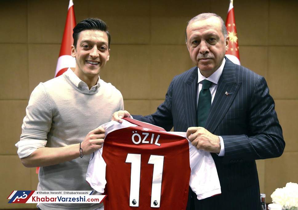 توضیحات اوزیل در رابطه با عکس جنجالی‌اش با اردوغان