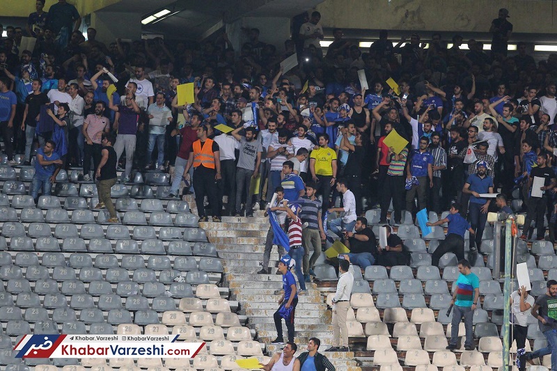 زمان ساکت کردن هواداران با باتوم گذشته است