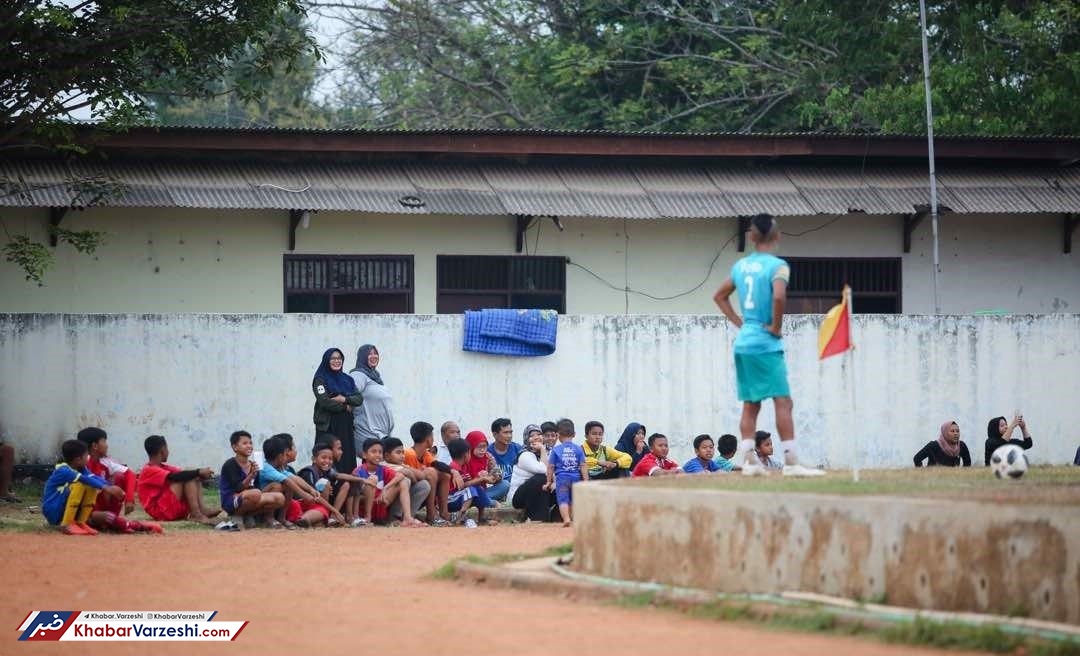 عکس| تمرین تیم‌ملی با حضور اهل محله!