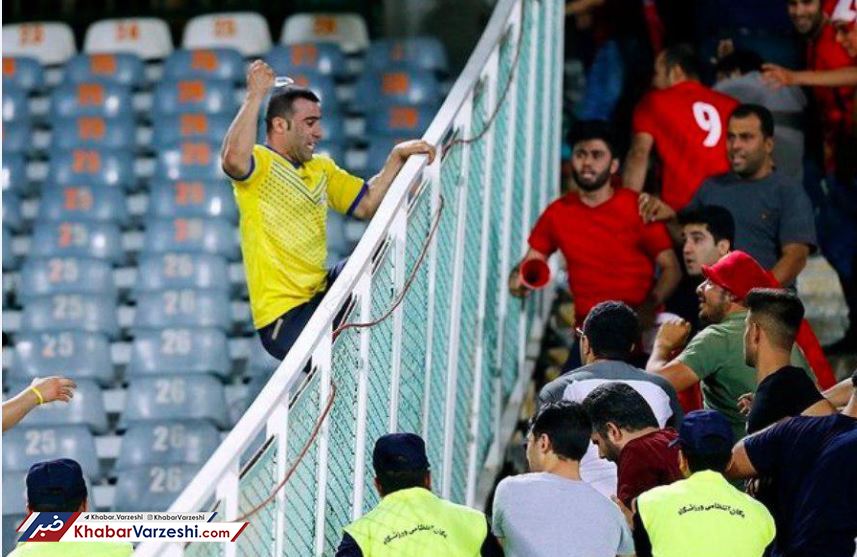 چاقوکشی هم به پرتاب سنگ و صندلی در ورزشگاه‌ها اضافه شد