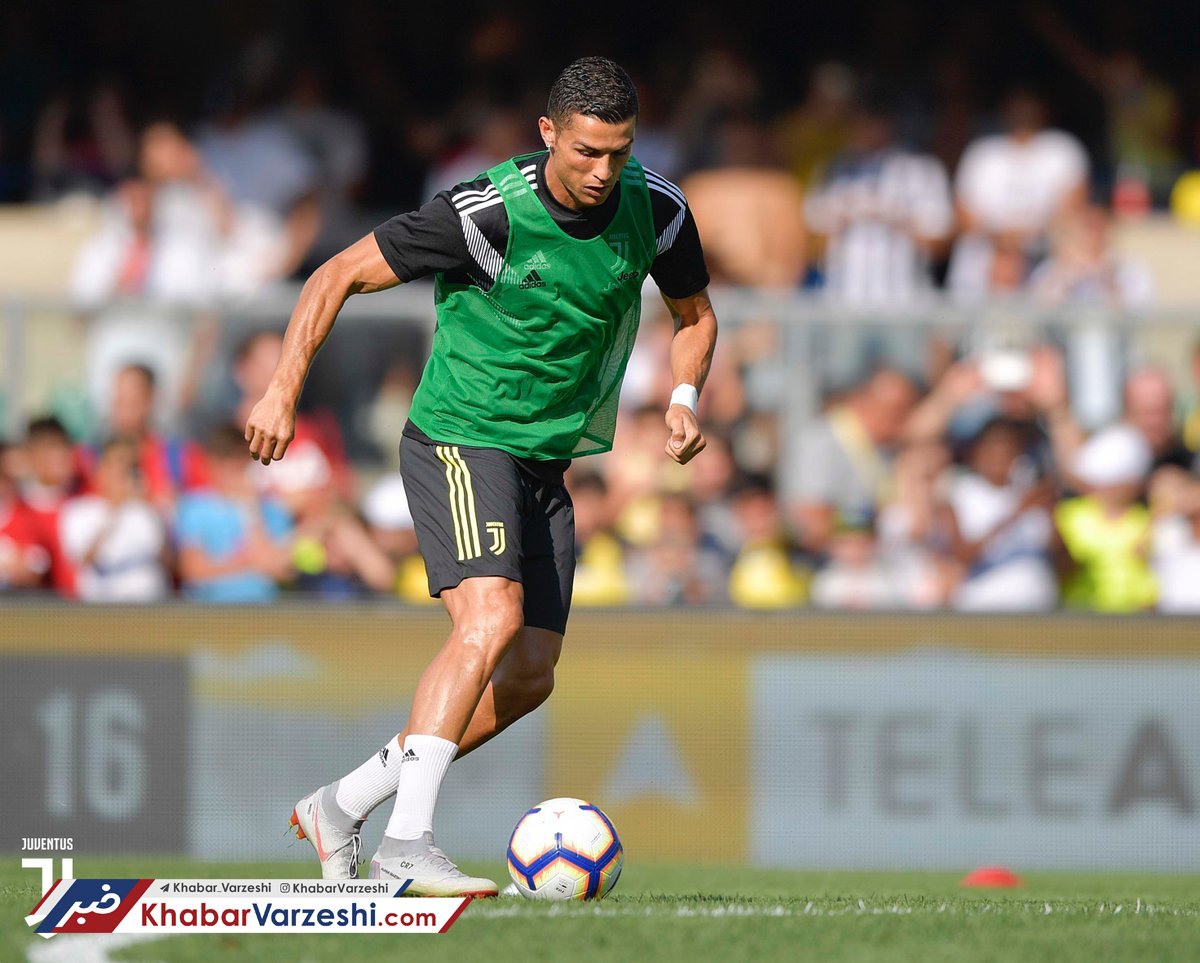 عکس| رونالدو در خط آتش بانوی پیر