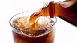 علاقه مربی خارجی به نوشابه