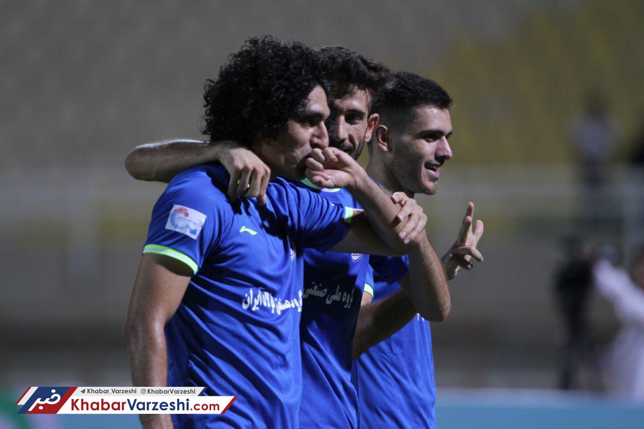 استقلال خوزستان، رشت را در بحران نگه داشت