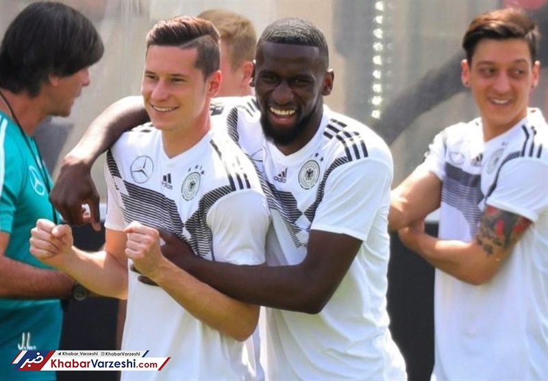 حمل قلیان و PS4 توسط چند ملی‌پوش فوتبال