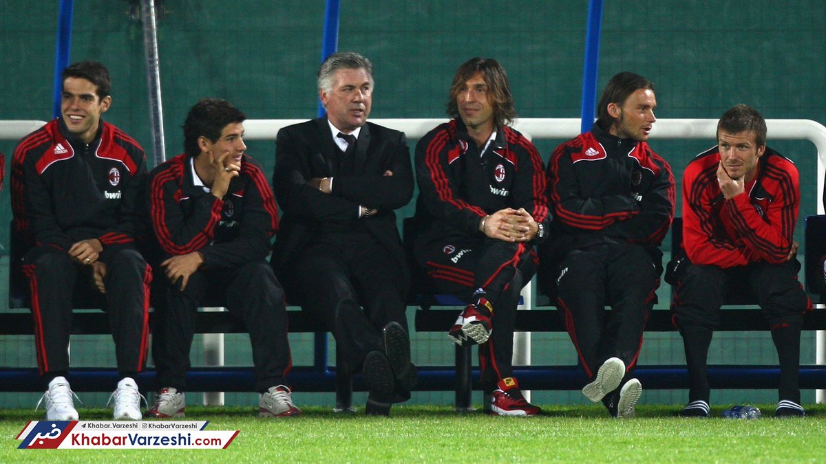 نوستالژی| نیمکت بزرگِ قرمز