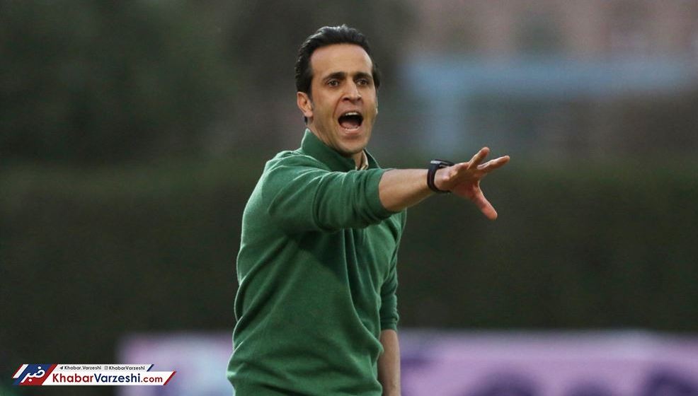 علی کریمی تیمش را بیرون کشید