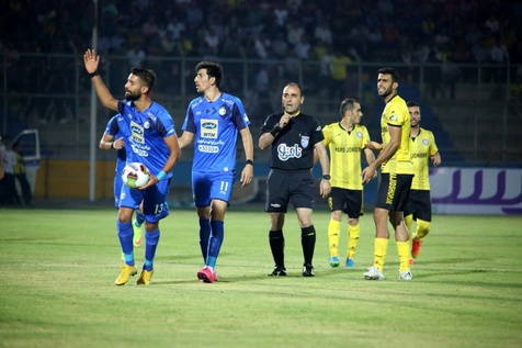 نساجی-استقلال را زرگر سوت می‌زند