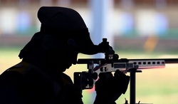 تیرِ تیراندازان به سنگ خورد