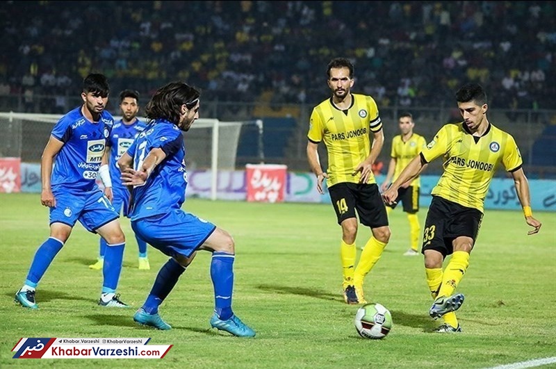 رضاییان تنهاست و کسی به او کمک نمی‌کند