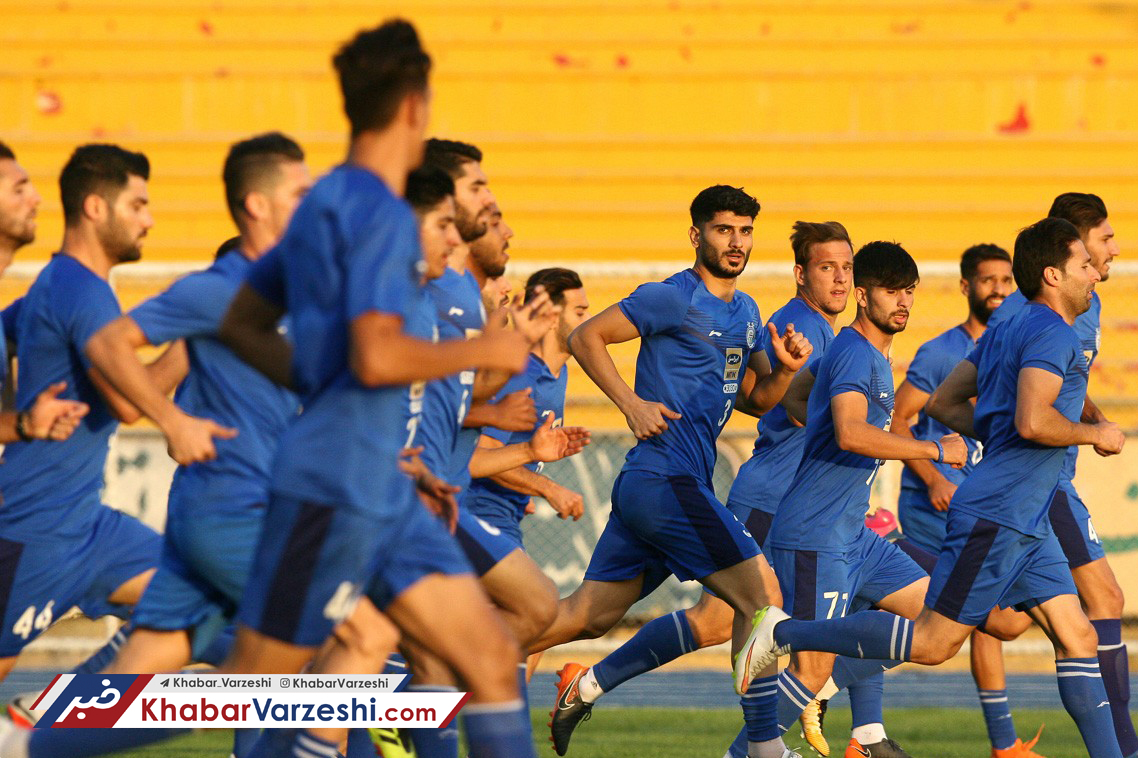 نویمایر در تمرین استقلال پا به‌ توپ شد