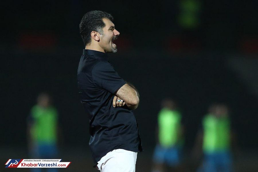 بازیکنان استقلال را با سلاح سرد تهدید کردند