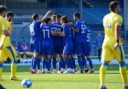 دینامو با صادق برد و در صدر ماند