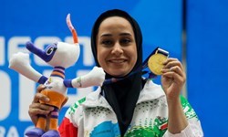 نشان طلا بر گردن ساره جوانمردی