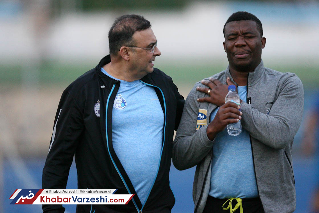 عکس| مصدومیت مربی استقلال در تمرین