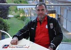 متلک سنگین دستیار کی‌روش به استیلی