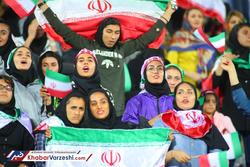 عکس| فرهنگ قابل تحسین تماشاگران خانم در اولین حضور در آزادی