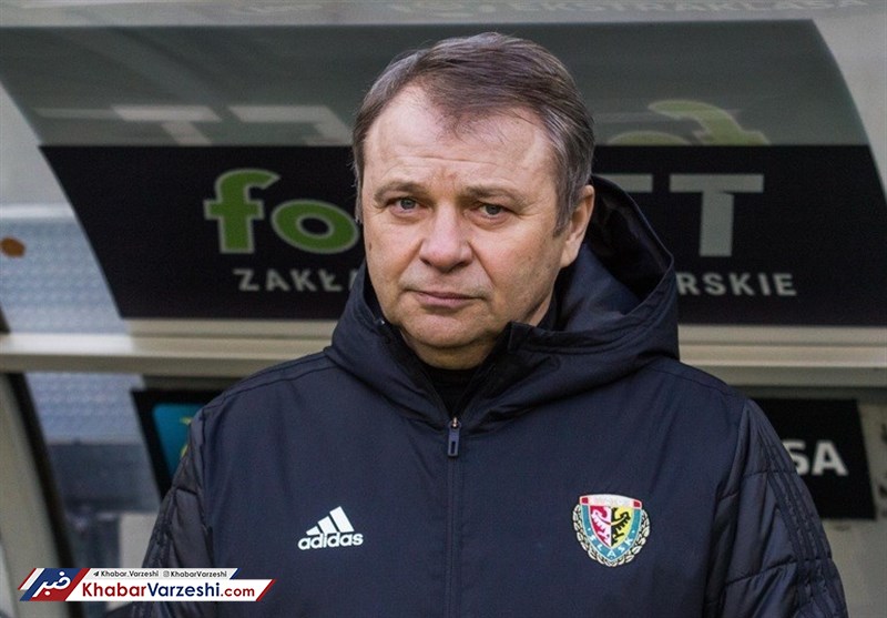 پاووفسکی: احمدزاده از محبوبیت به گمنامی مطلق رسید