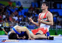 عکس| همسر افسانه آمریکایی به قهرمان ایرانی روحیه داد