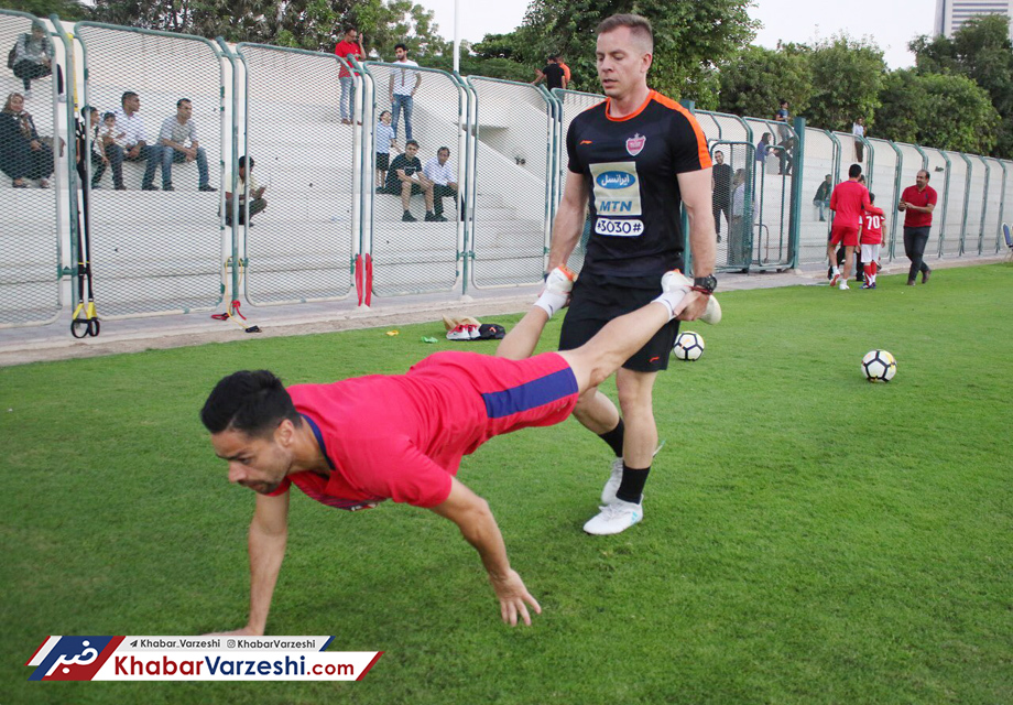 عکس| راهکار عجیب مارکو برای آماده کردن کمال