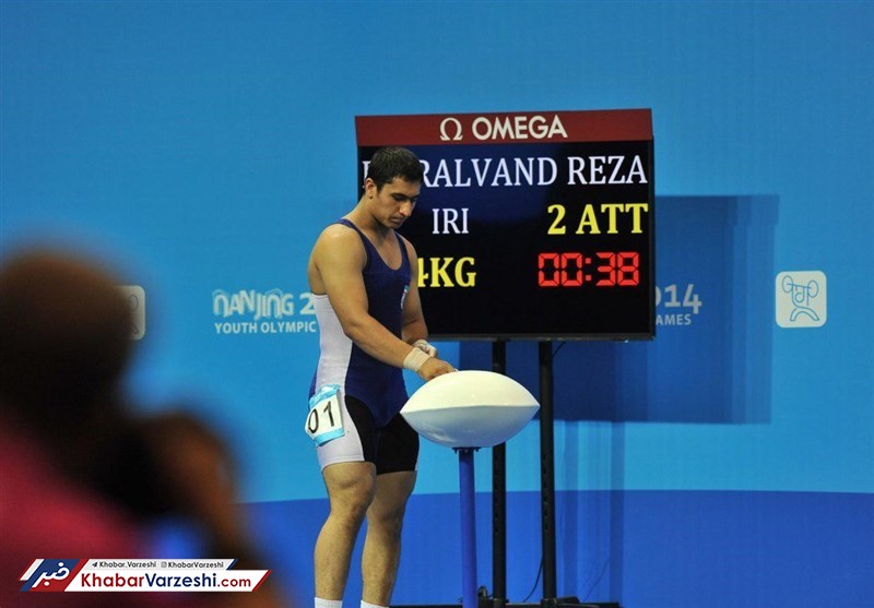 با وجود مصدومیت به عشق مردم ایران وزنه زدم