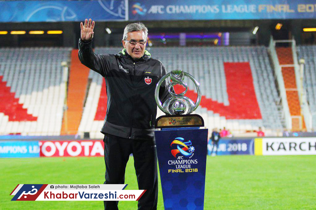 گزارش تصویری‌| عکس یادگاری برانکو با کاپ قهرمانی آسیا