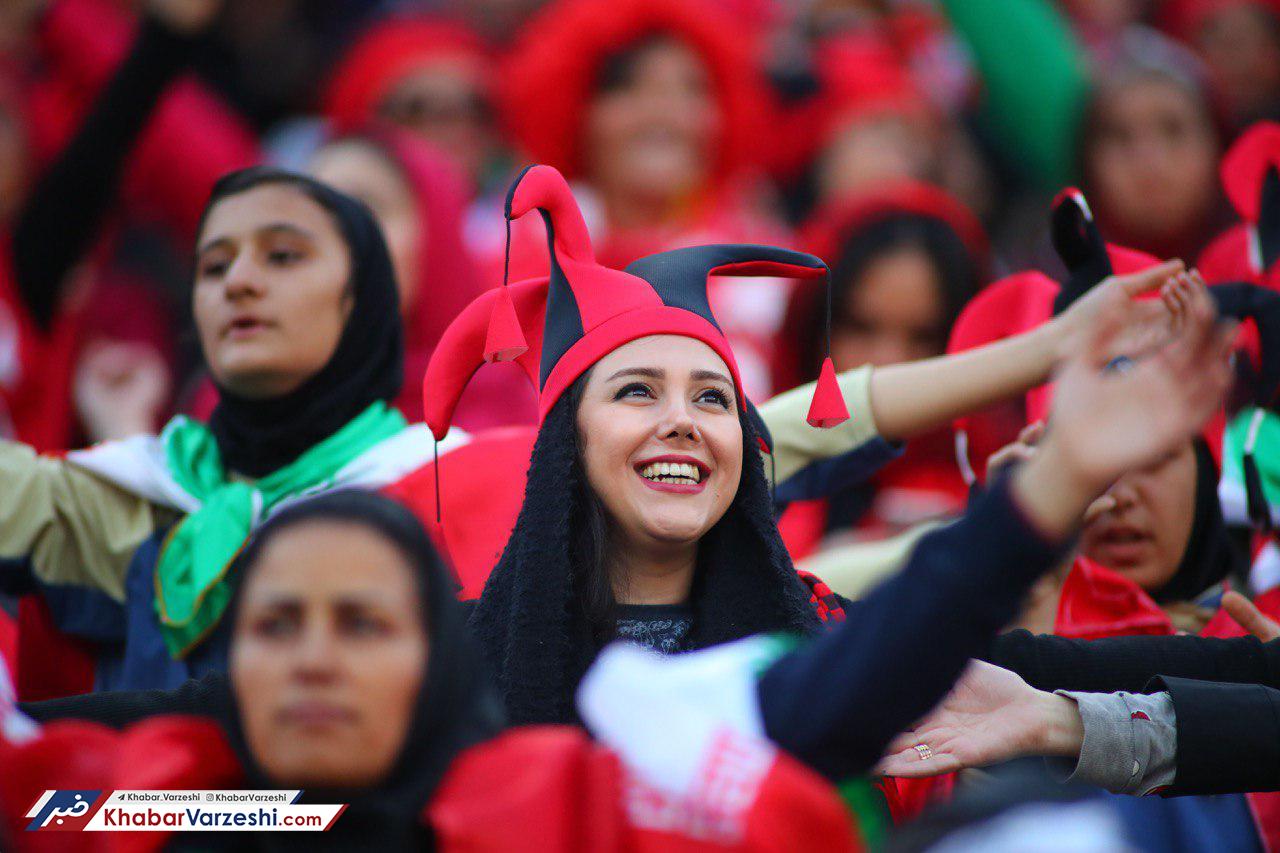 گزارش تصویری‌| حضور پرشور بانوان پرسپولیسی در ورزشگاه آزادی